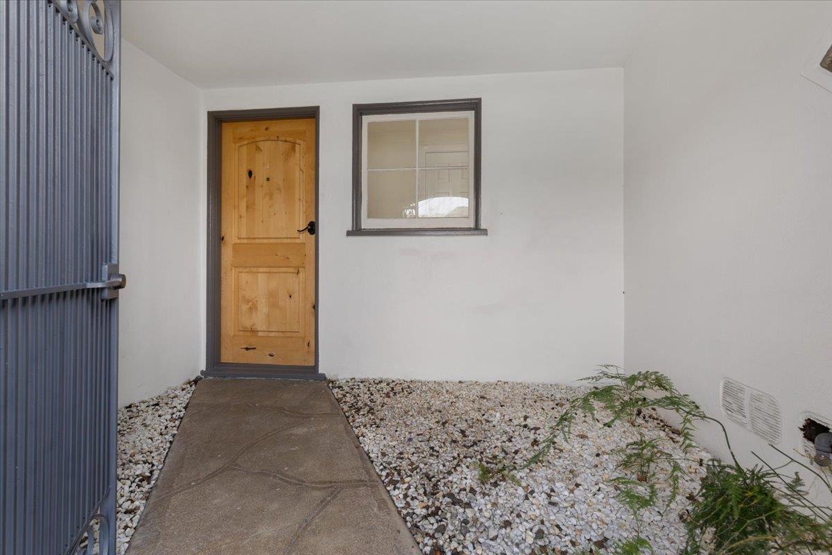 Detail Gallery Image 2 of 27 For 1970 35th Ave, San Francisco,  CA 94116 - 3 Beds | 2 Baths
