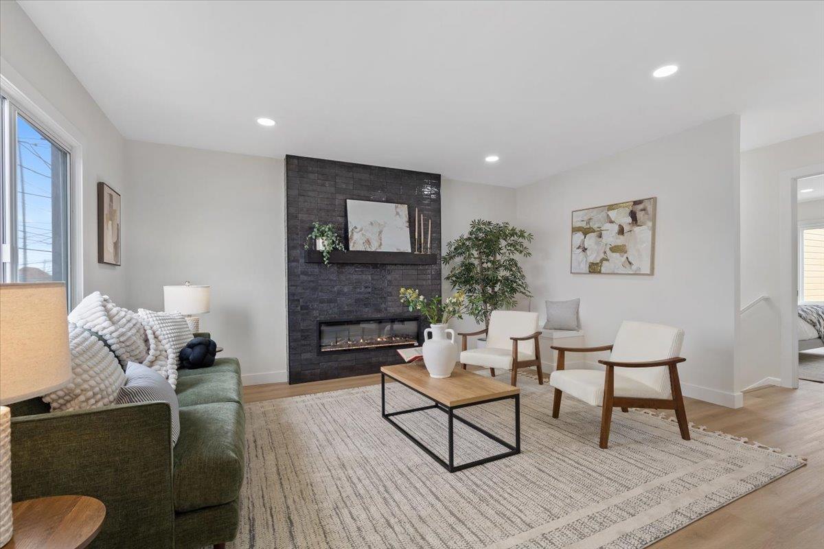 Detail Gallery Image 4 of 27 For 1970 35th Ave, San Francisco,  CA 94116 - 3 Beds | 2 Baths