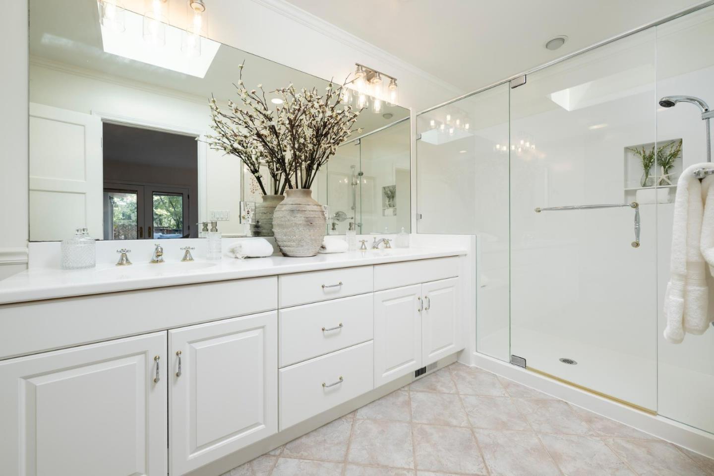 Detail Gallery Image 11 of 21 For 505 Castilian Way, San Mateo,  CA 94402 - 3 Beds | 2 Baths