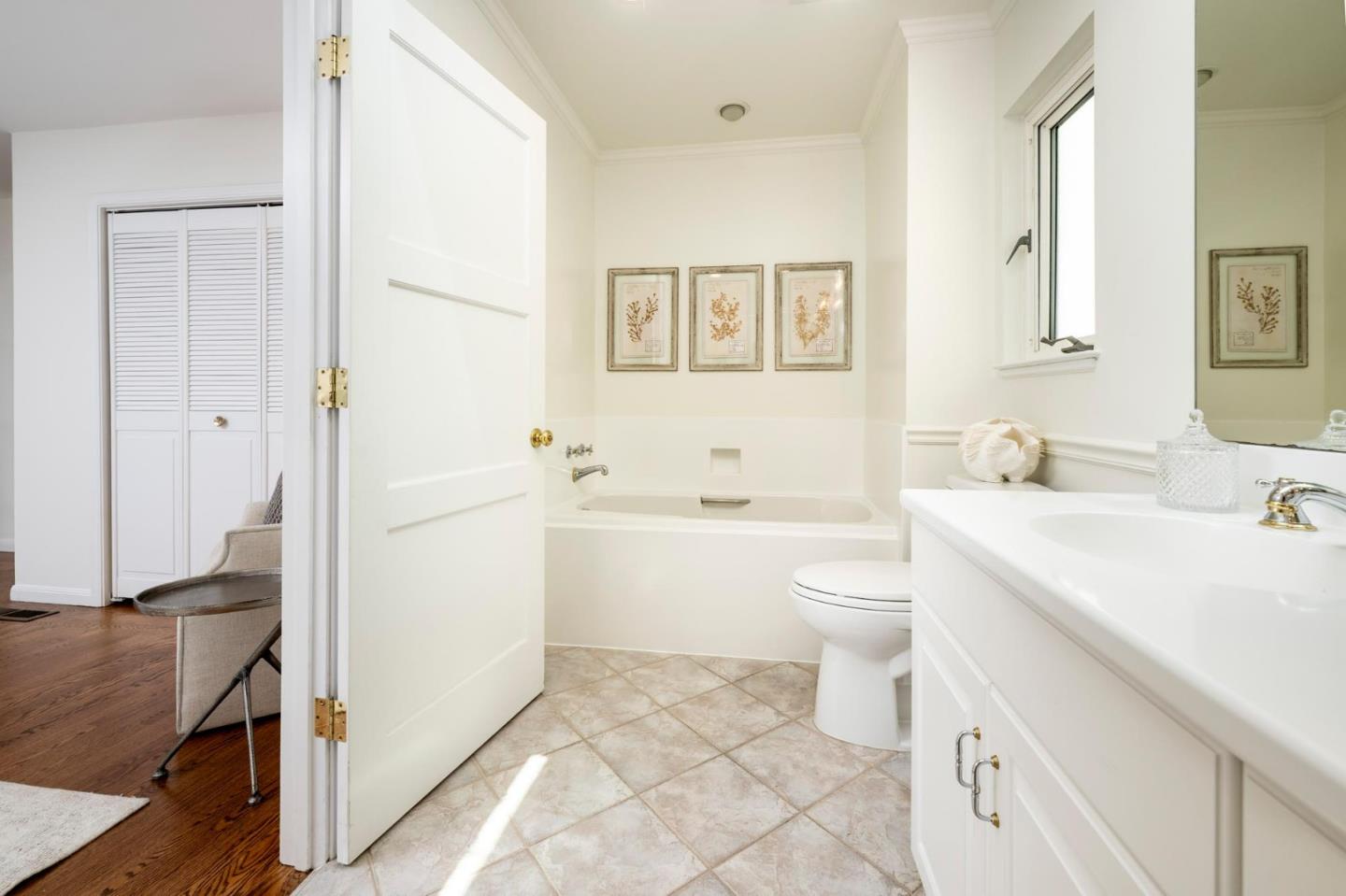 Detail Gallery Image 12 of 21 For 505 Castilian Way, San Mateo,  CA 94402 - 3 Beds | 2 Baths