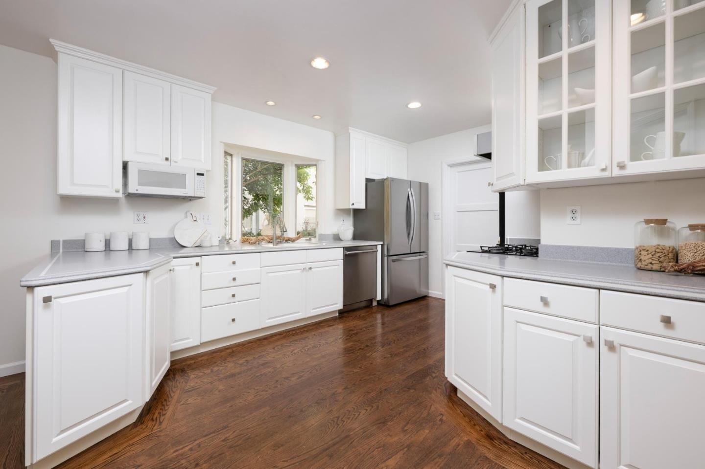 Detail Gallery Image 6 of 21 For 505 Castilian Way, San Mateo,  CA 94402 - 3 Beds | 2 Baths