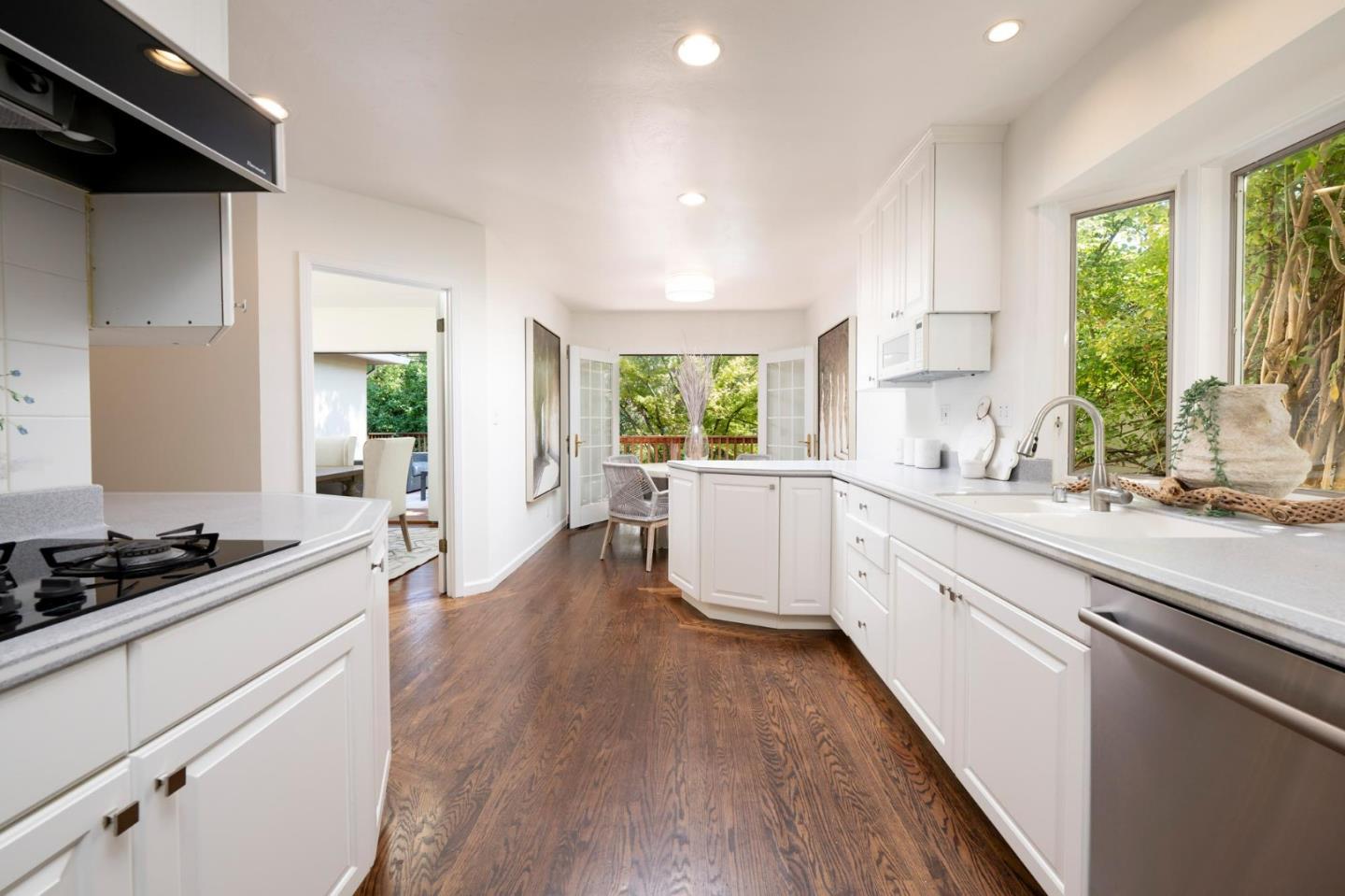Detail Gallery Image 7 of 21 For 505 Castilian Way, San Mateo,  CA 94402 - 3 Beds | 2 Baths