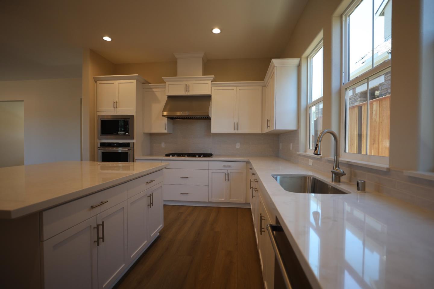 Detail Gallery Image 10 of 13 For 609 Santa Ynez Way, Marina,  CA 93933 - 2 Beds | 2 Baths