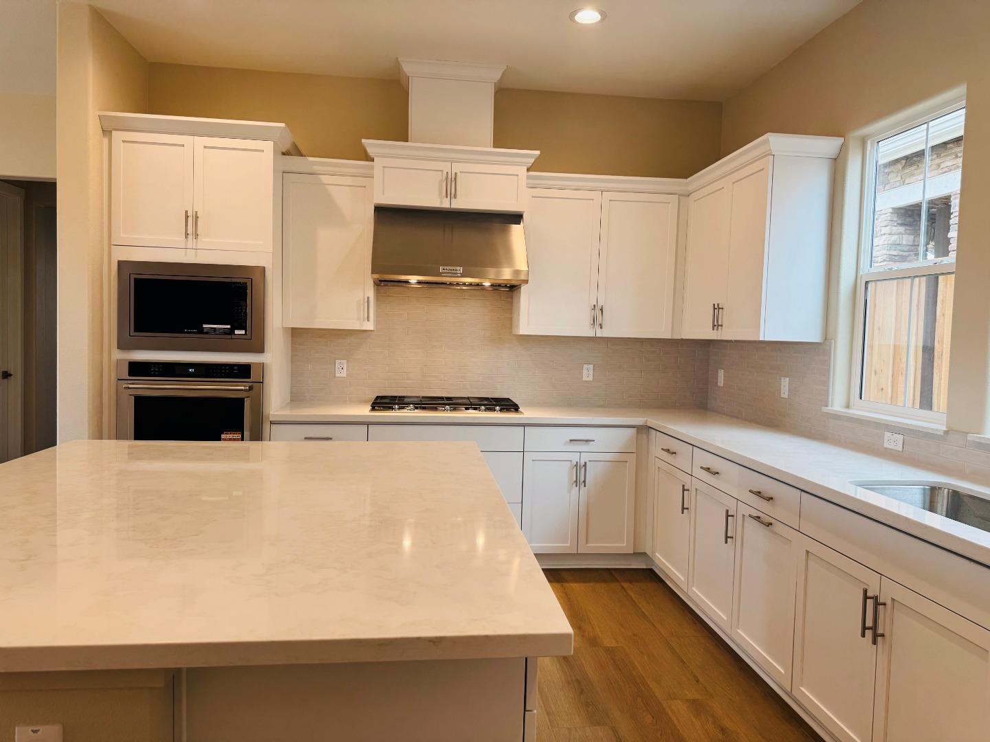 Detail Gallery Image 3 of 13 For 609 Santa Ynez Way, Marina,  CA 93933 - 2 Beds | 2 Baths