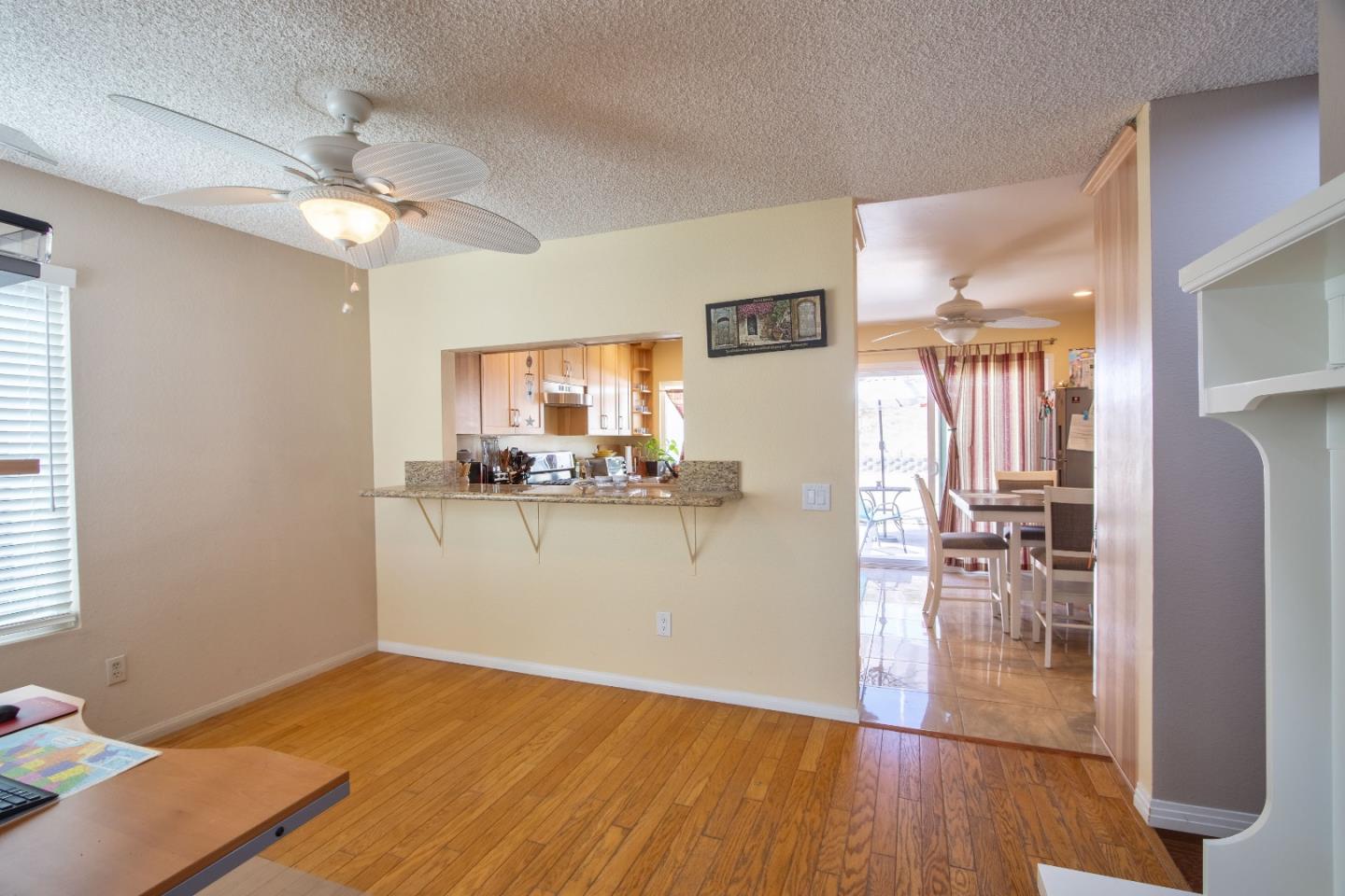 Detail Gallery Image 10 of 40 For 373 Mainsail Rd, Oceanside,  CA 92054 - 3 Beds | 2 Baths