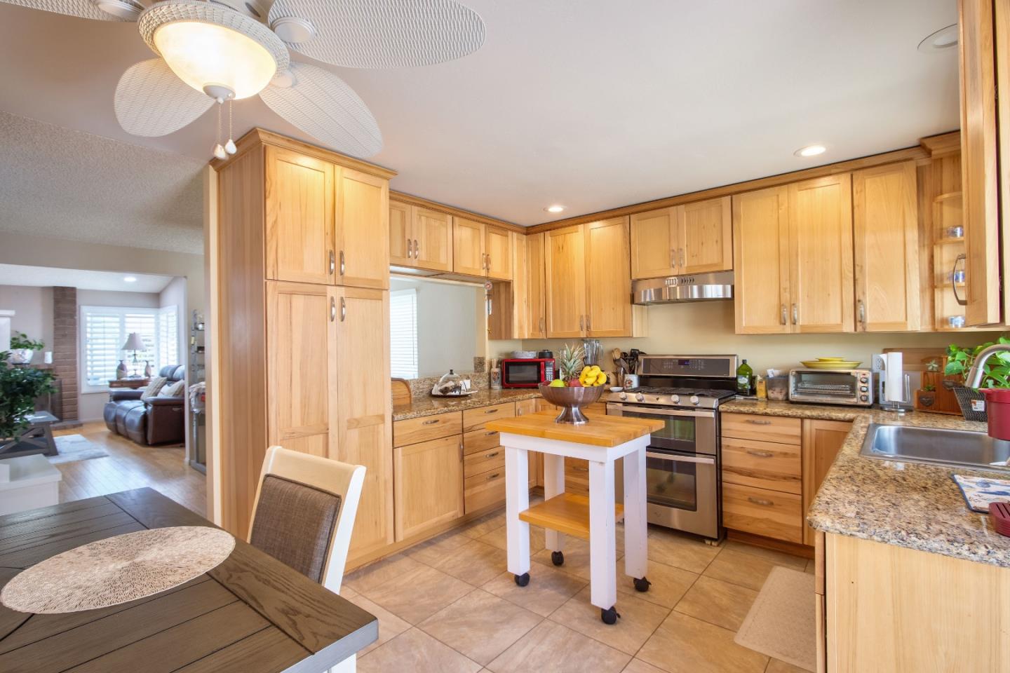 Detail Gallery Image 12 of 40 For 373 Mainsail Rd, Oceanside,  CA 92054 - 3 Beds | 2 Baths