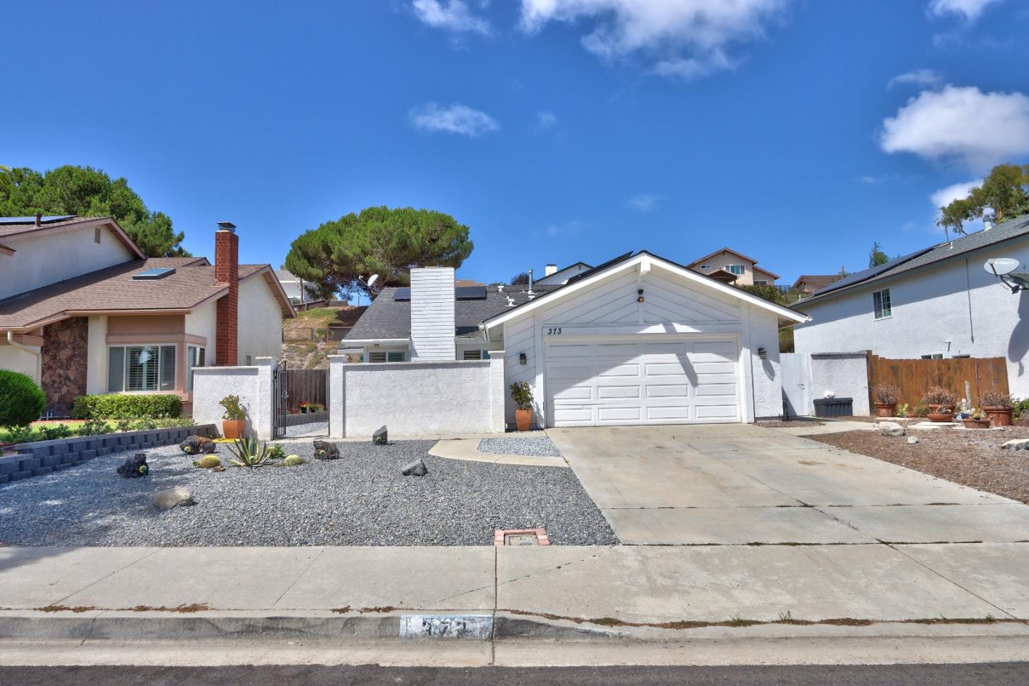 Detail Gallery Image 2 of 40 For 373 Mainsail Rd, Oceanside,  CA 92054 - 3 Beds | 2 Baths