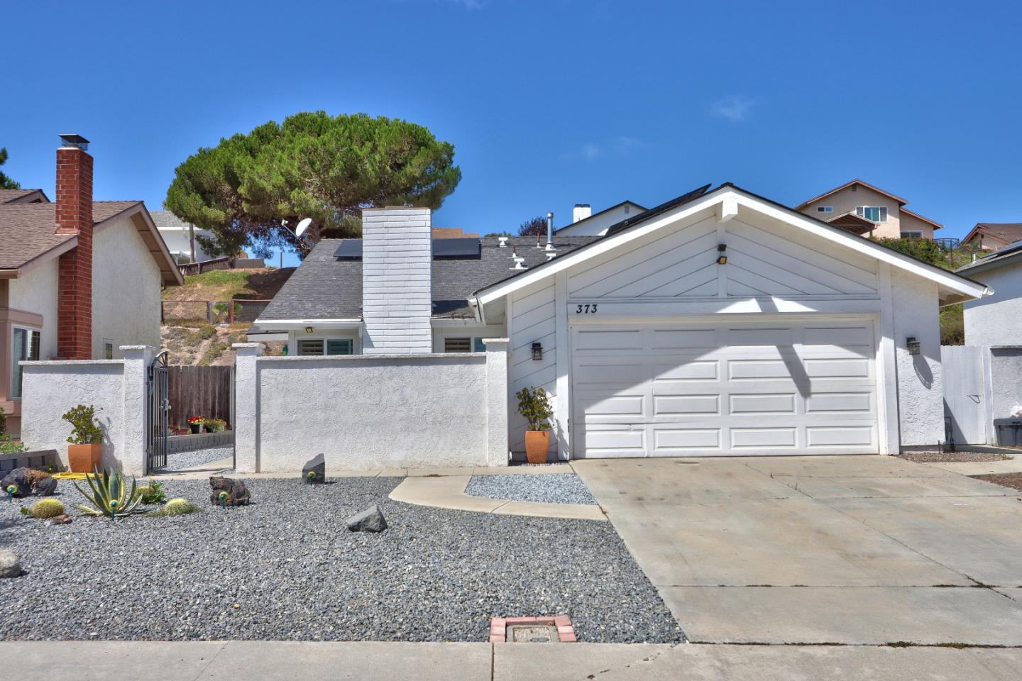 Detail Gallery Image 3 of 40 For 373 Mainsail Rd, Oceanside,  CA 92054 - 3 Beds | 2 Baths