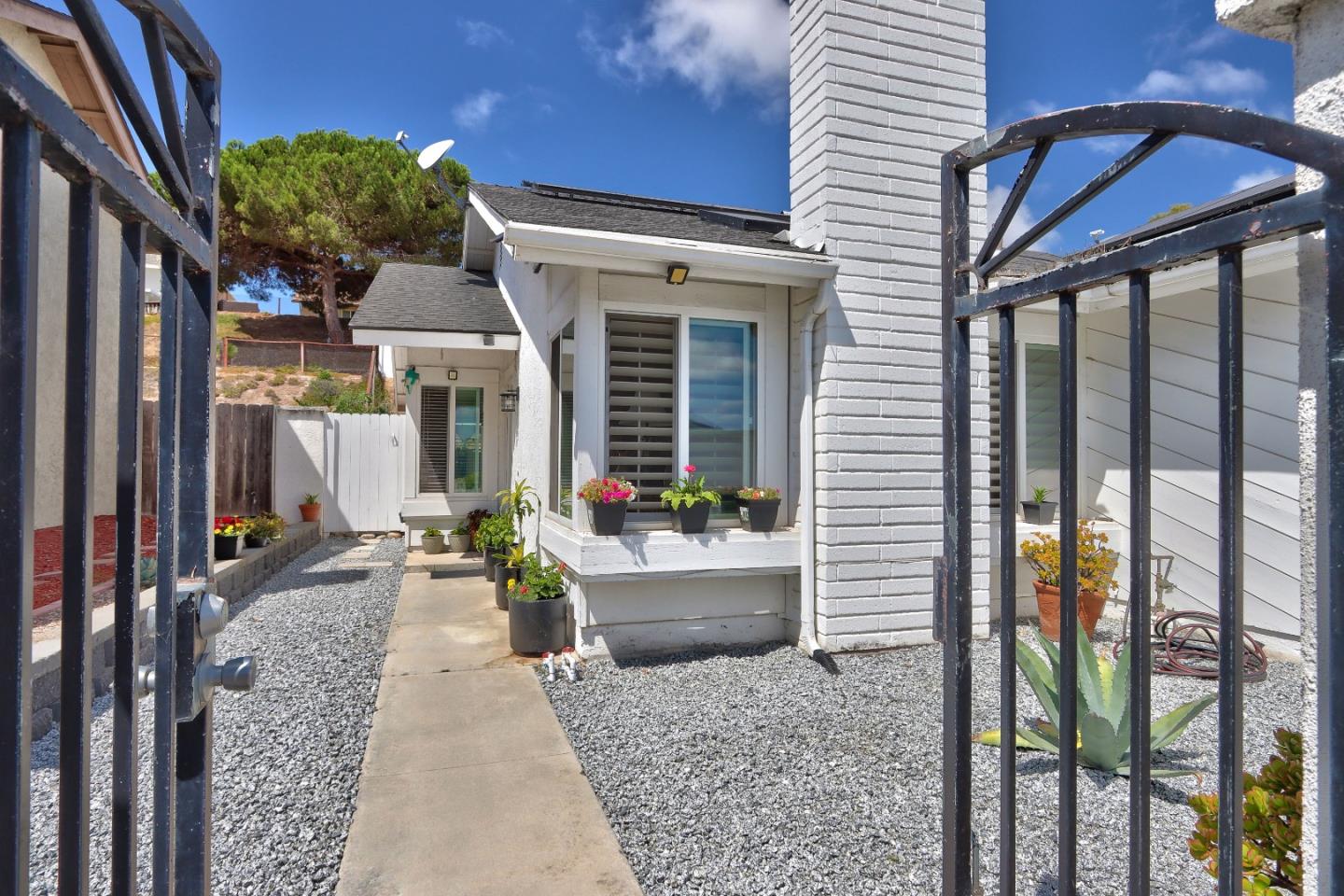 Detail Gallery Image 4 of 40 For 373 Mainsail Rd, Oceanside,  CA 92054 - 3 Beds | 2 Baths