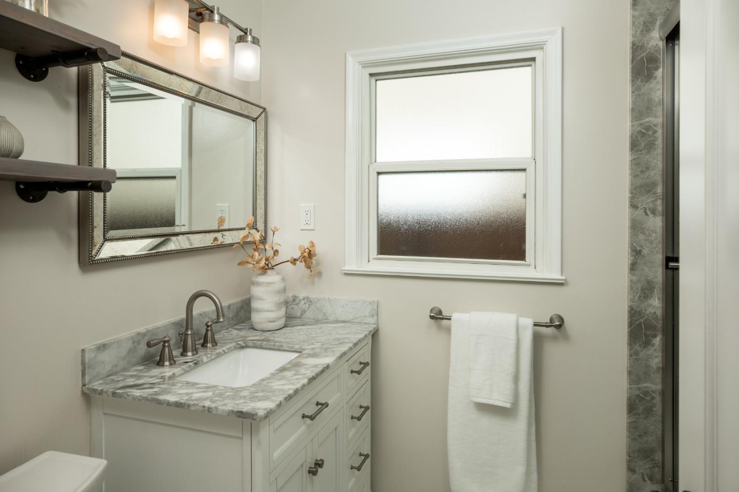 Detail Gallery Image 12 of 15 For 1105 Oak Ave, Redwood City,  CA 94061 - 2 Beds | 1 Baths