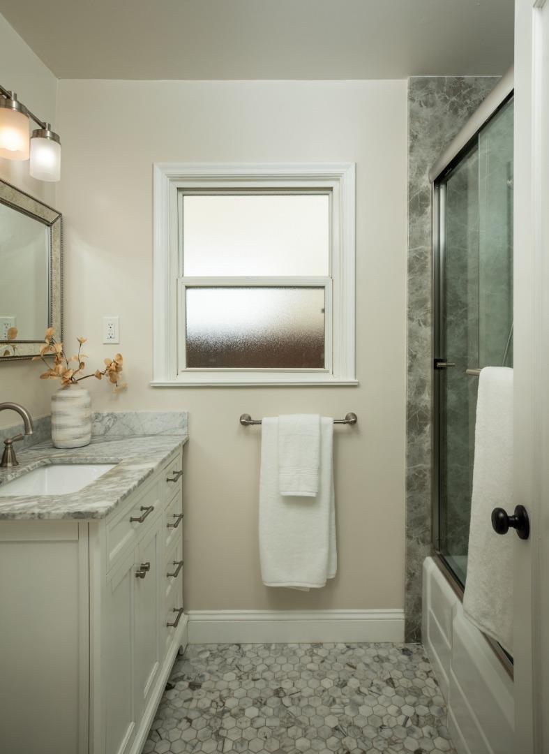 Detail Gallery Image 13 of 15 For 1105 Oak Ave, Redwood City,  CA 94061 - 2 Beds | 1 Baths