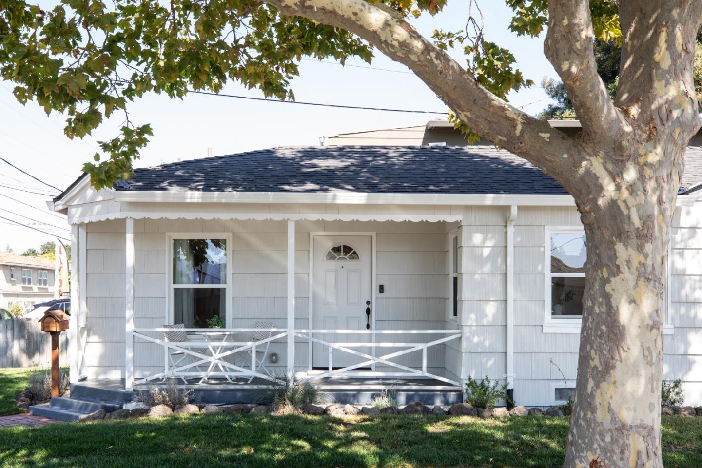 Detail Gallery Image 2 of 15 For 1105 Oak Ave, Redwood City,  CA 94061 - 2 Beds | 1 Baths