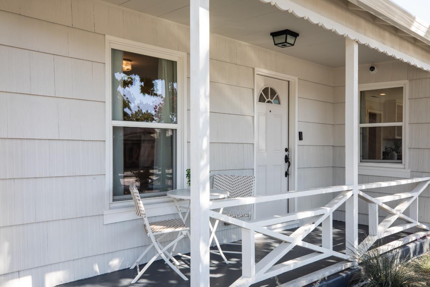 Detail Gallery Image 3 of 15 For 1105 Oak Ave, Redwood City,  CA 94061 - 2 Beds | 1 Baths
