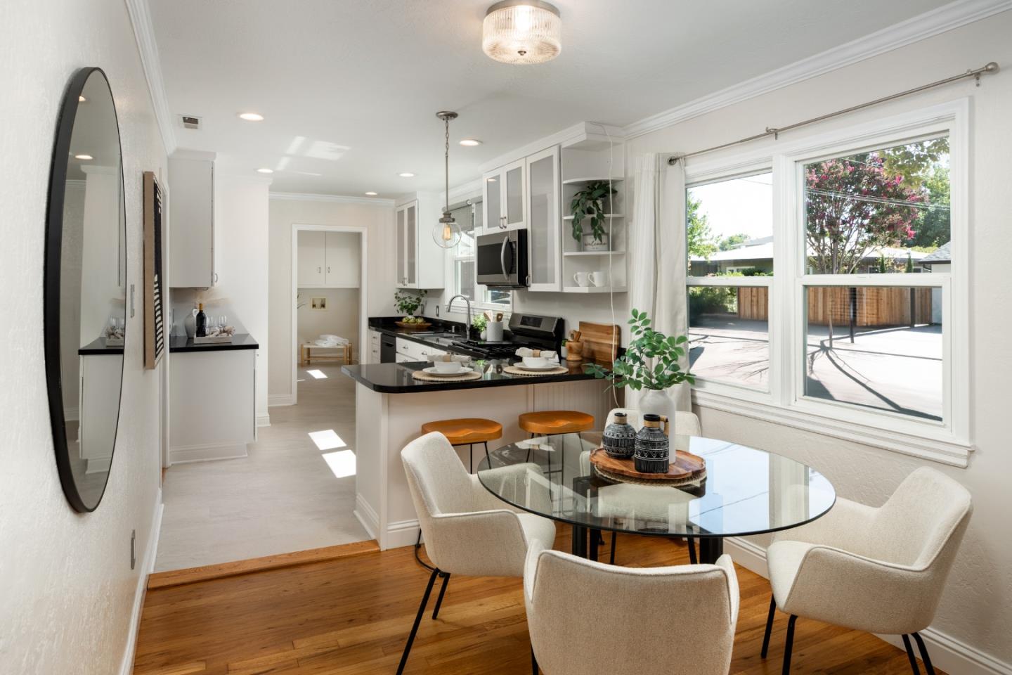 Detail Gallery Image 6 of 15 For 1105 Oak Ave, Redwood City,  CA 94061 - 2 Beds | 1 Baths