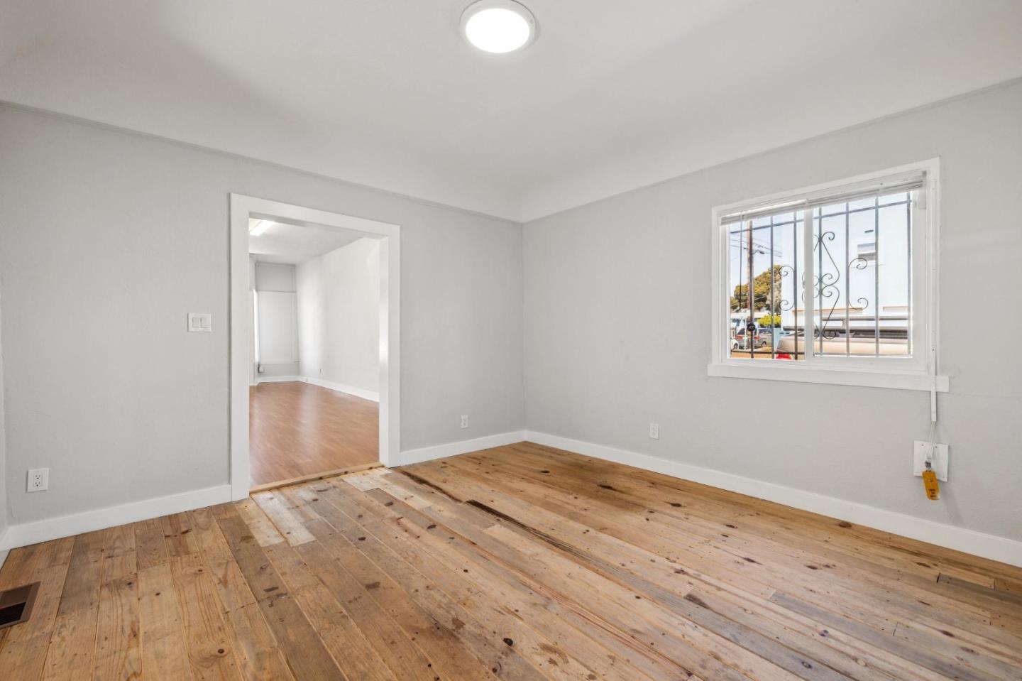 Detail Gallery Image 11 of 49 For 2330 35th Ave, Oakland,  CA 94601 - 3 Beds | 2 Baths