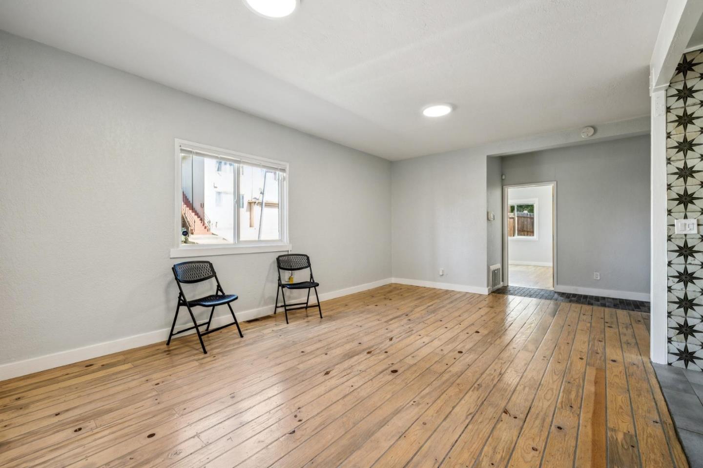 Detail Gallery Image 13 of 49 For 2330 35th Ave, Oakland,  CA 94601 - 3 Beds | 2 Baths