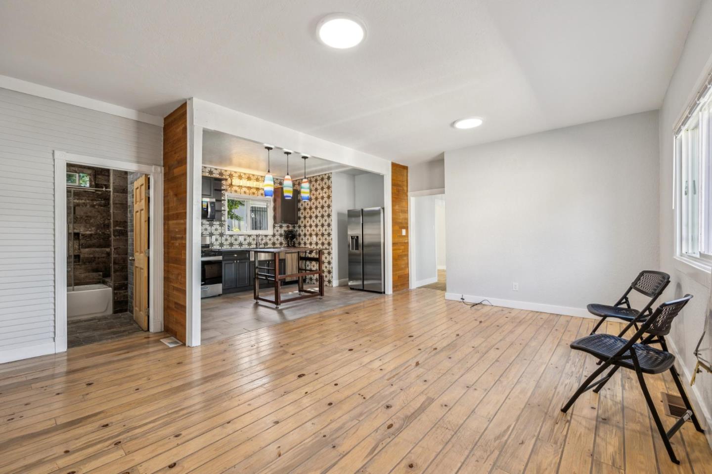 Detail Gallery Image 16 of 49 For 2330 35th Ave, Oakland,  CA 94601 - 3 Beds | 2 Baths