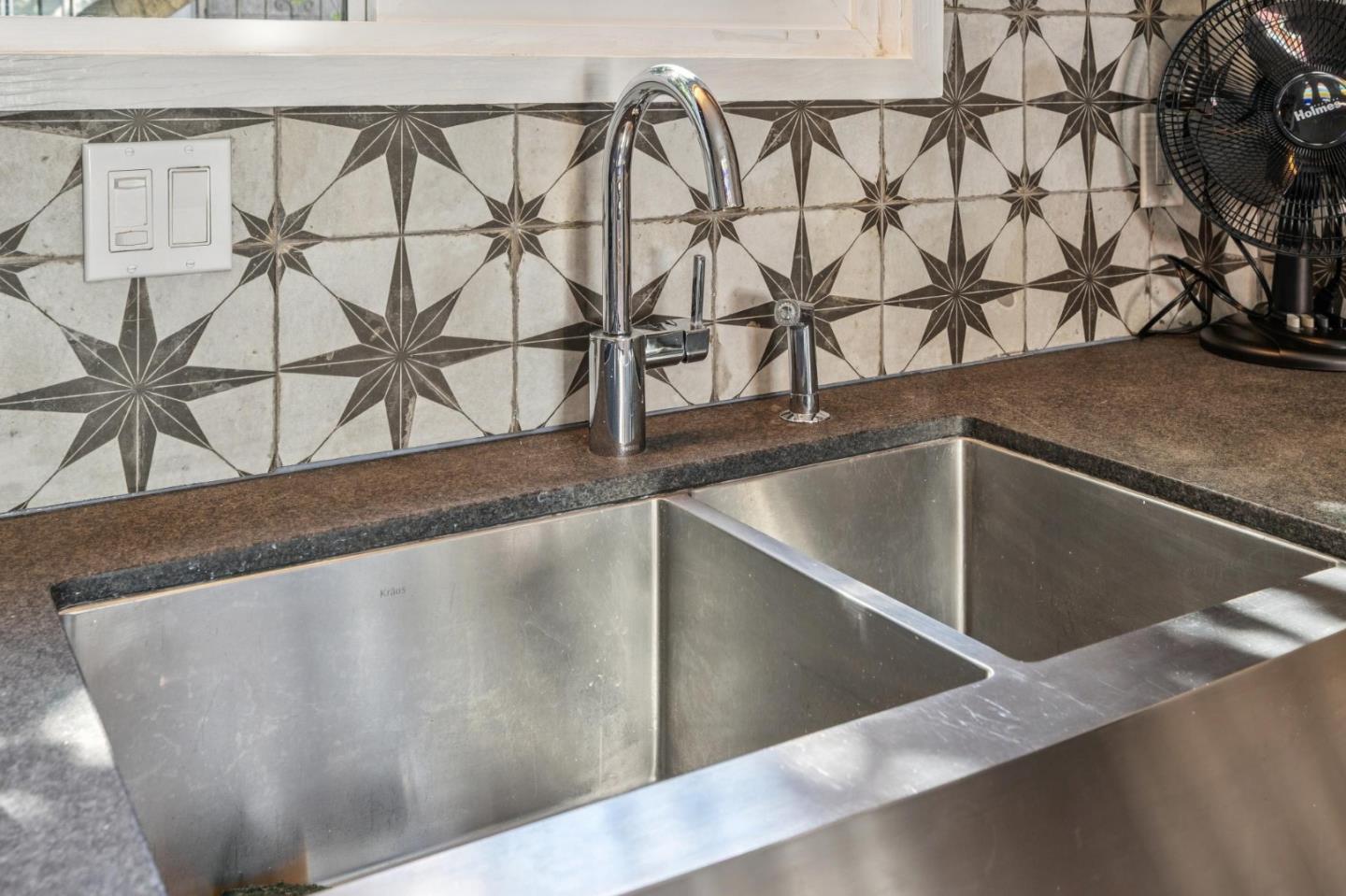 Detail Gallery Image 24 of 49 For 2330 35th Ave, Oakland,  CA 94601 - 3 Beds | 2 Baths