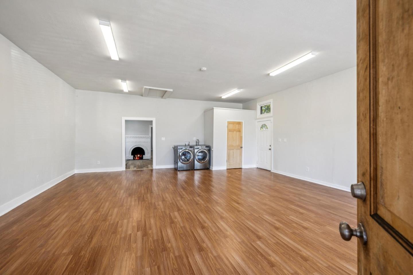 Detail Gallery Image 3 of 49 For 2330 35th Ave, Oakland,  CA 94601 - 3 Beds | 2 Baths