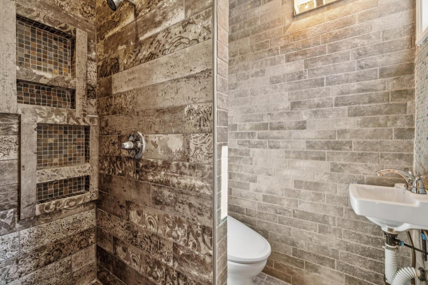 Detail Gallery Image 31 of 49 For 2330 35th Ave, Oakland,  CA 94601 - 3 Beds | 2 Baths