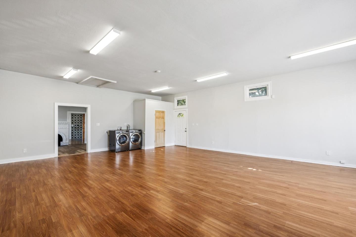 Detail Gallery Image 4 of 49 For 2330 35th Ave, Oakland,  CA 94601 - 3 Beds | 2 Baths