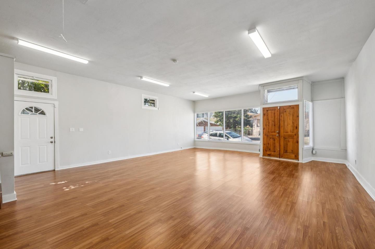 Detail Gallery Image 5 of 49 For 2330 35th Ave, Oakland,  CA 94601 - 3 Beds | 2 Baths