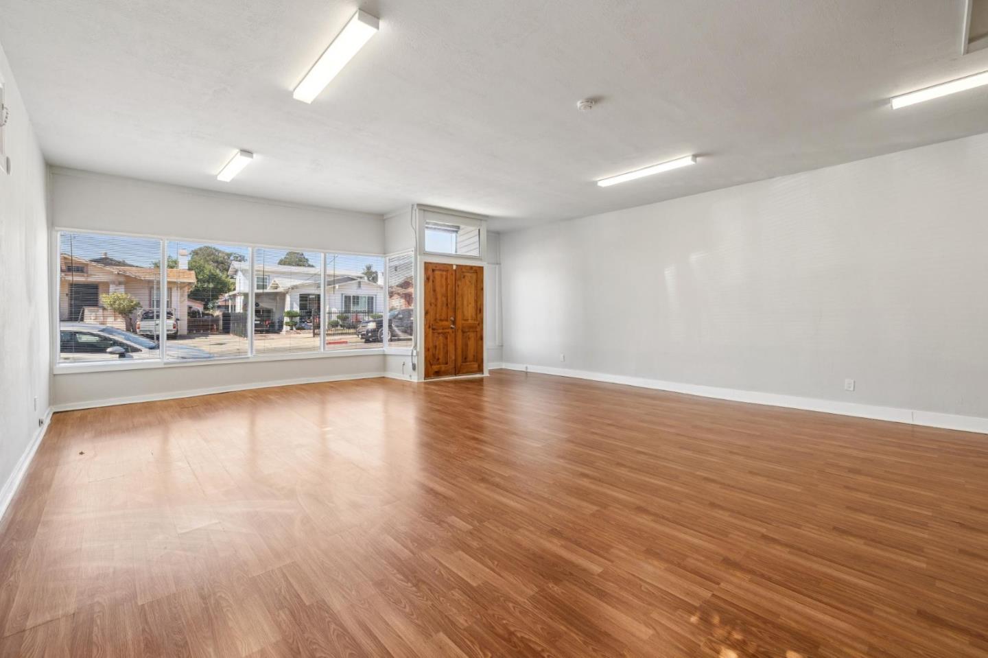 Detail Gallery Image 6 of 49 For 2330 35th Ave, Oakland,  CA 94601 - 3 Beds | 2 Baths