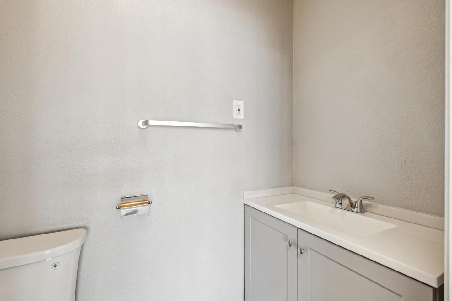 Detail Gallery Image 7 of 49 For 2330 35th Ave, Oakland,  CA 94601 - 3 Beds | 2 Baths