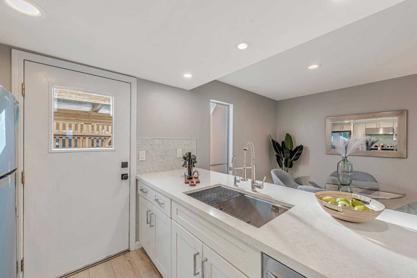 Detail Gallery Image 10 of 20 For 236 E Red Oak Dr #P,  Sunnyvale,  CA 94086 - 2 Beds | 1/1 Baths