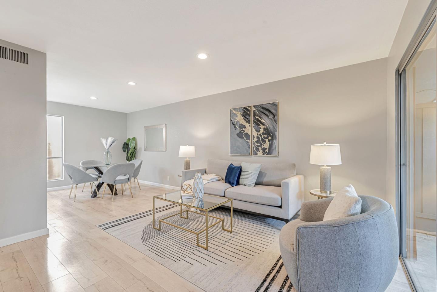 Detail Gallery Image 2 of 20 For 236 E Red Oak Dr #P,  Sunnyvale,  CA 94086 - 2 Beds | 1/1 Baths