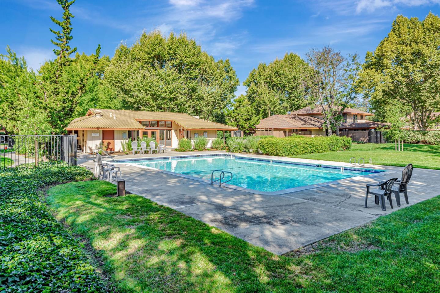 Detail Gallery Image 20 of 20 For 236 E Red Oak Dr #P,  Sunnyvale,  CA 94086 - 2 Beds | 1/1 Baths