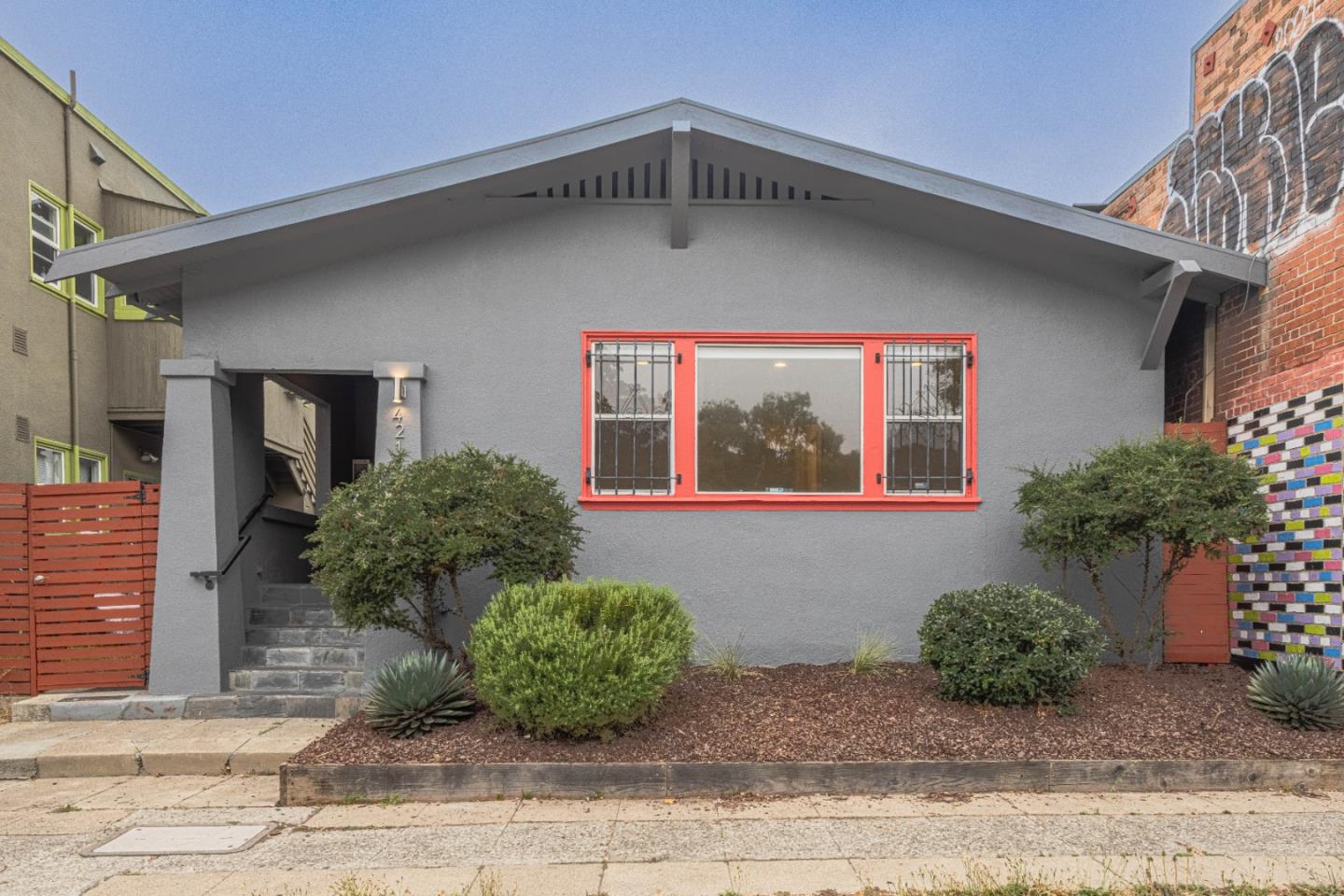 Detail Gallery Image 1 of 25 For 4211 Martin Luther King Jr Way, Oakland,  CA 94609 - 2 Beds | 1 Baths