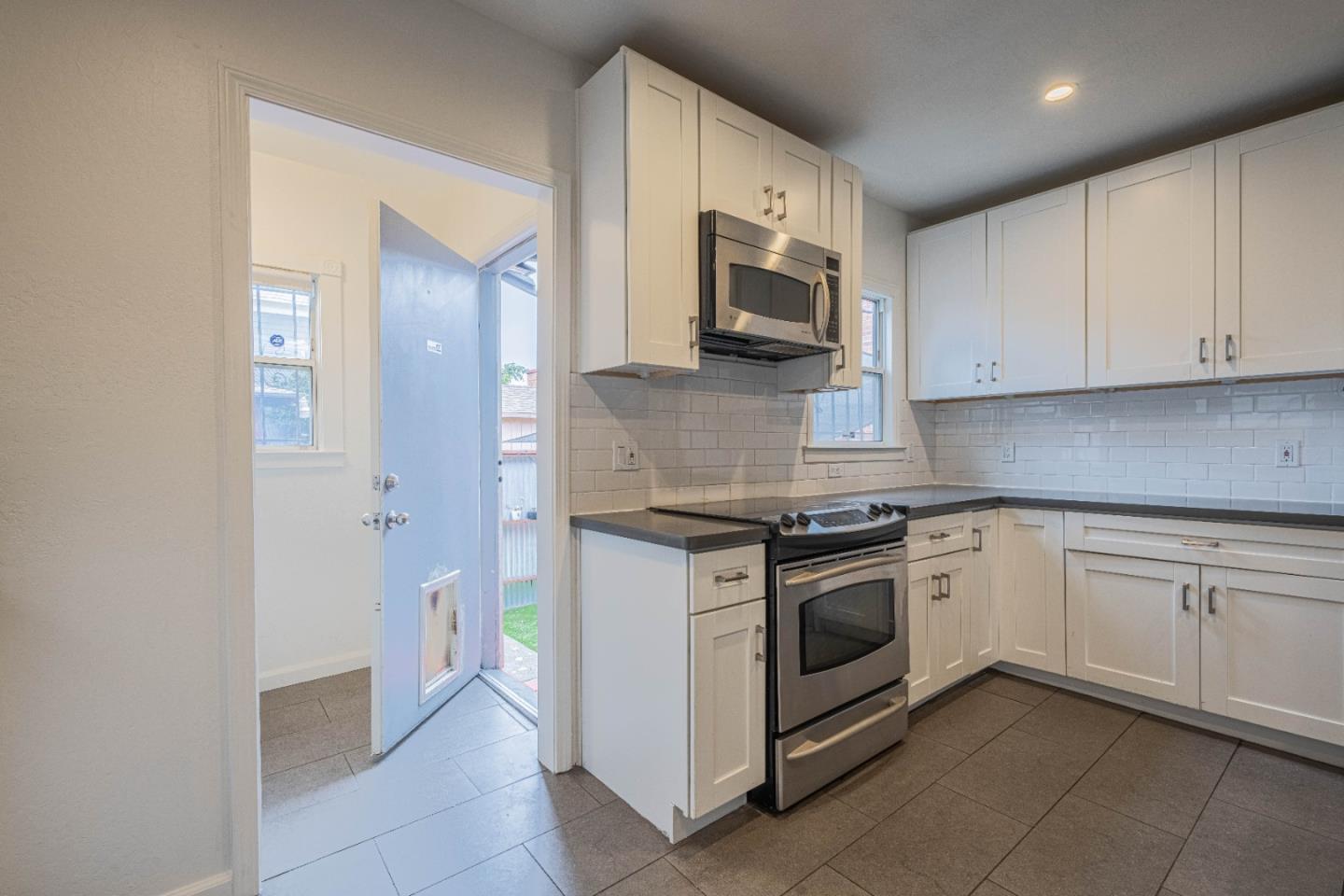 Detail Gallery Image 10 of 25 For 4211 Martin Luther King Jr Way, Oakland,  CA 94609 - 2 Beds | 1 Baths