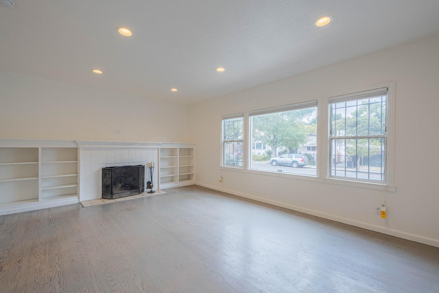 Detail Gallery Image 11 of 25 For 4211 Martin Luther King Jr Way, Oakland,  CA 94609 - 2 Beds | 1 Baths