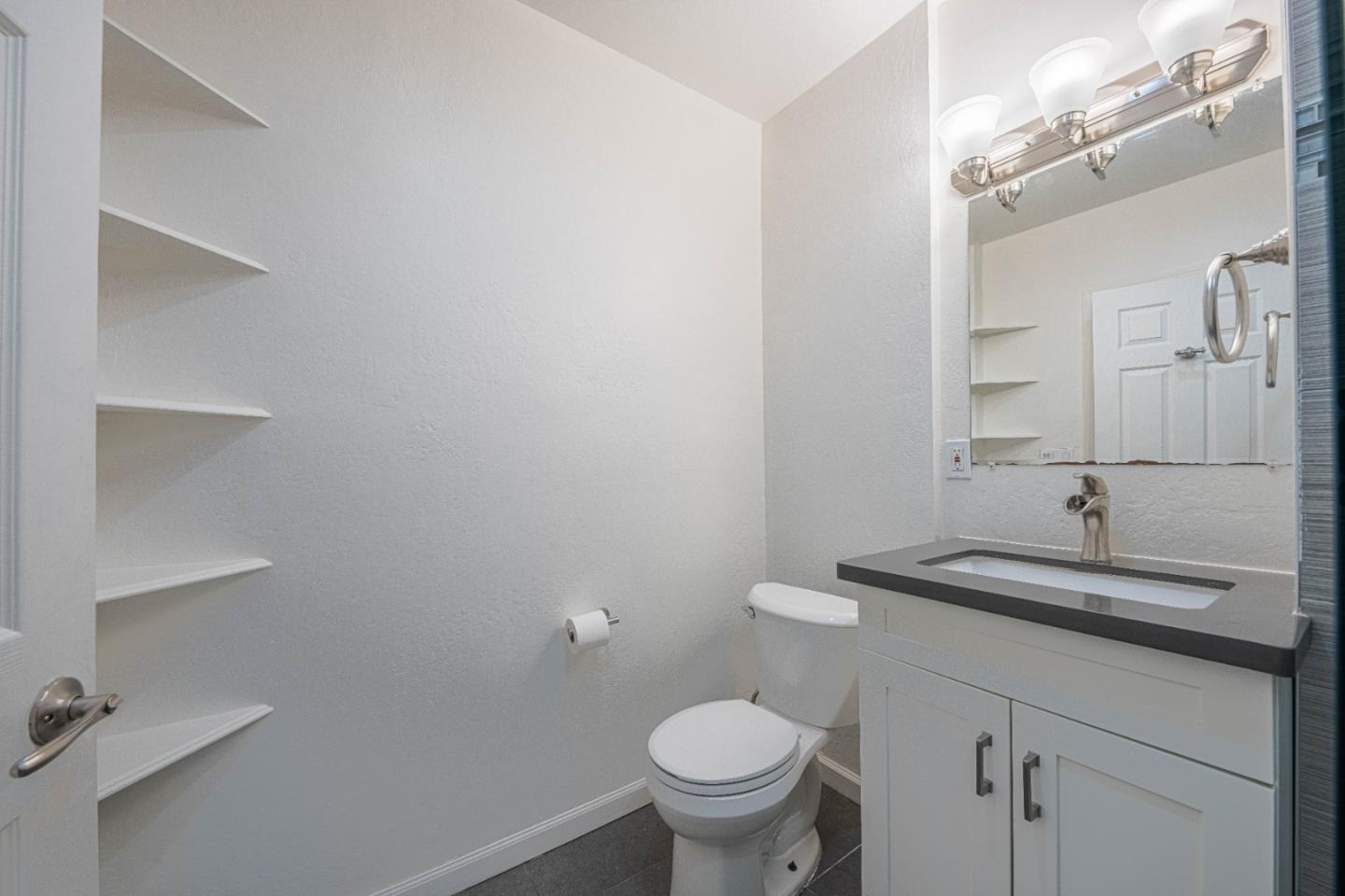 Detail Gallery Image 17 of 25 For 4211 Martin Luther King Jr Way, Oakland,  CA 94609 - 2 Beds | 1 Baths