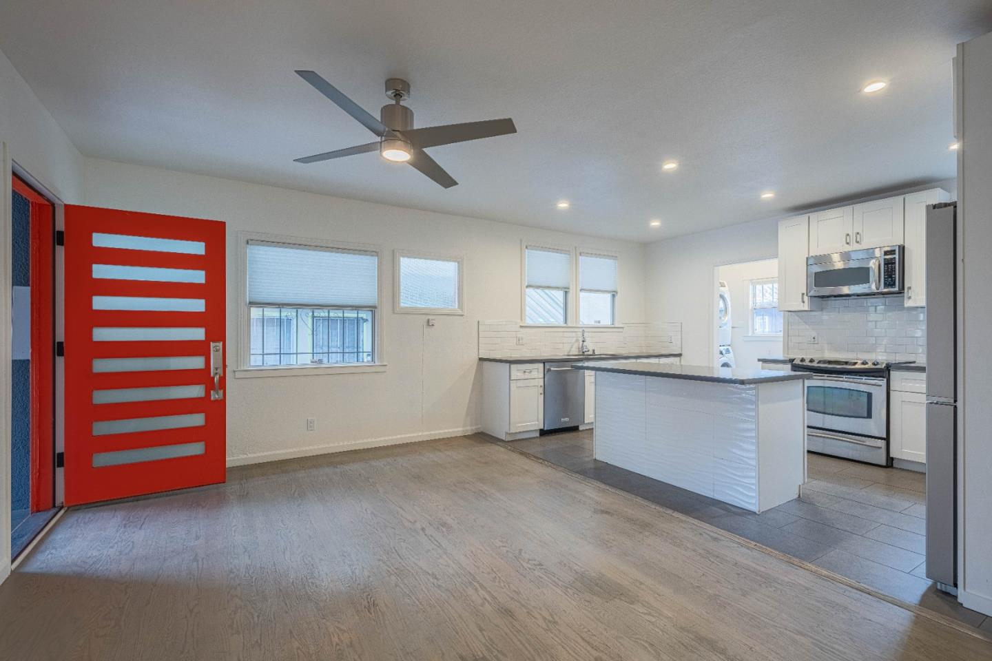 Detail Gallery Image 4 of 25 For 4211 Martin Luther King Jr Way, Oakland,  CA 94609 - 2 Beds | 1 Baths