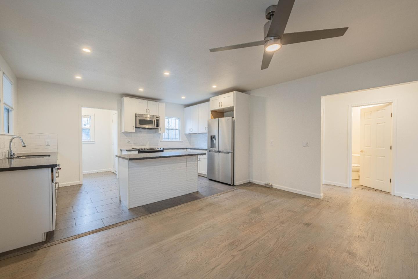 Detail Gallery Image 5 of 25 For 4211 Martin Luther King Jr Way, Oakland,  CA 94609 - 2 Beds | 1 Baths