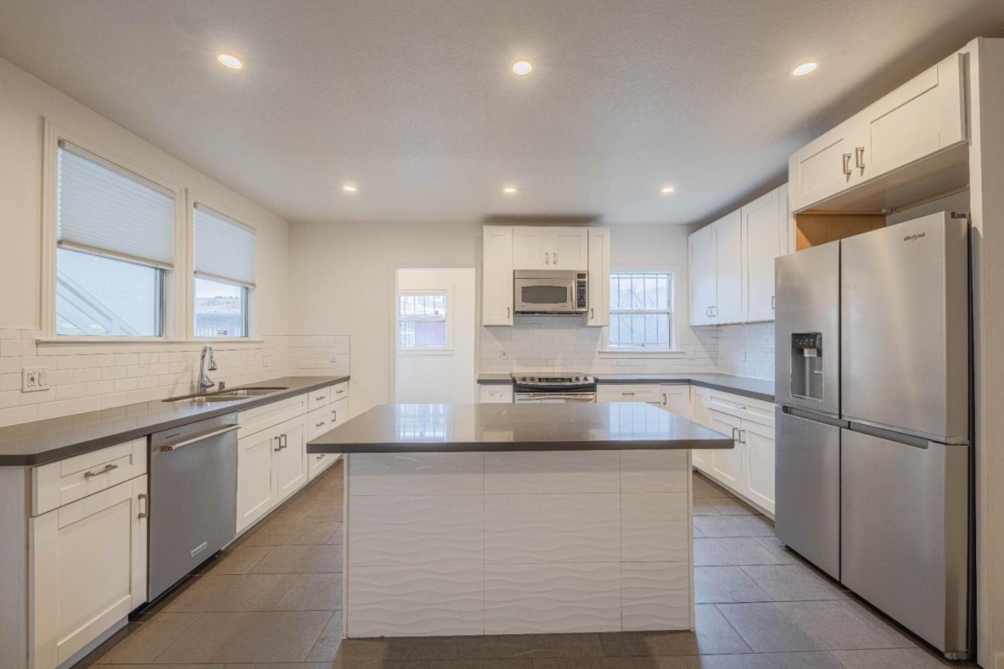 Detail Gallery Image 7 of 25 For 4211 Martin Luther King Jr Way, Oakland,  CA 94609 - 2 Beds | 1 Baths