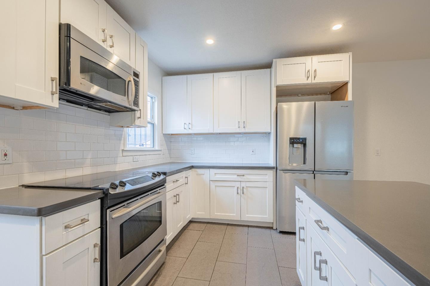 Detail Gallery Image 8 of 25 For 4211 Martin Luther King Jr Way, Oakland,  CA 94609 - 2 Beds | 1 Baths