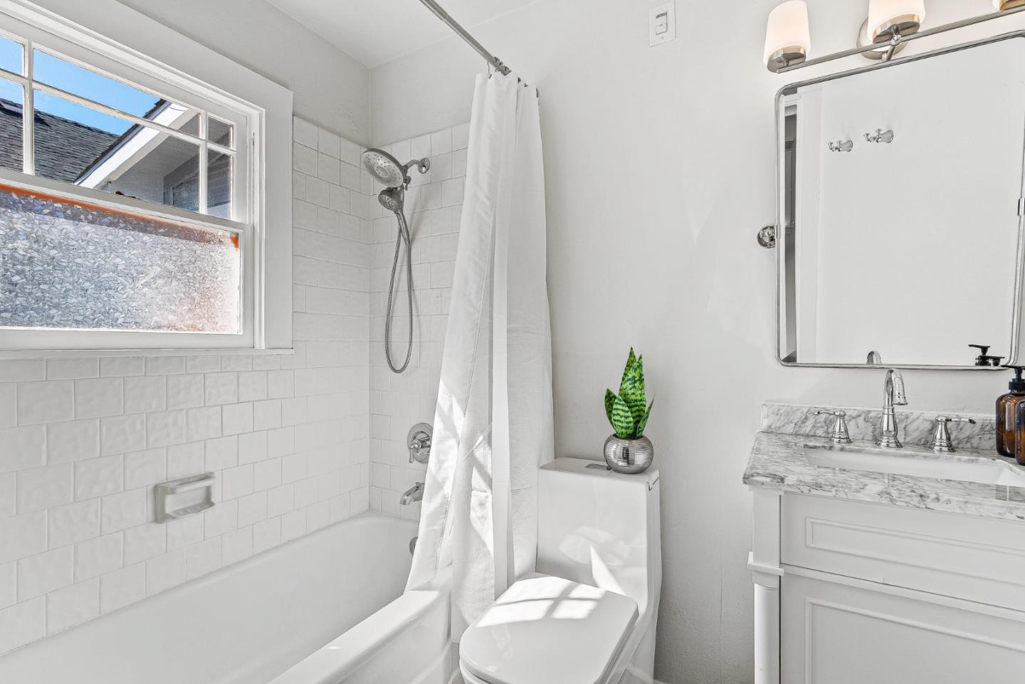 Detail Gallery Image 14 of 31 For 791 Spruce Ave, Pacific Grove,  CA 93950 - 4 Beds | 2 Baths