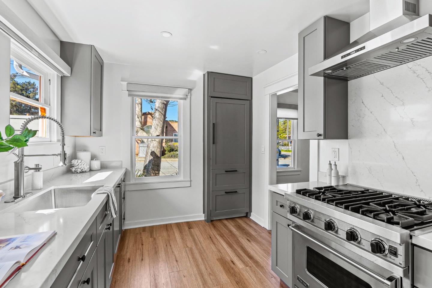 Detail Gallery Image 5 of 31 For 791 Spruce Ave, Pacific Grove,  CA 93950 - 4 Beds | 2 Baths