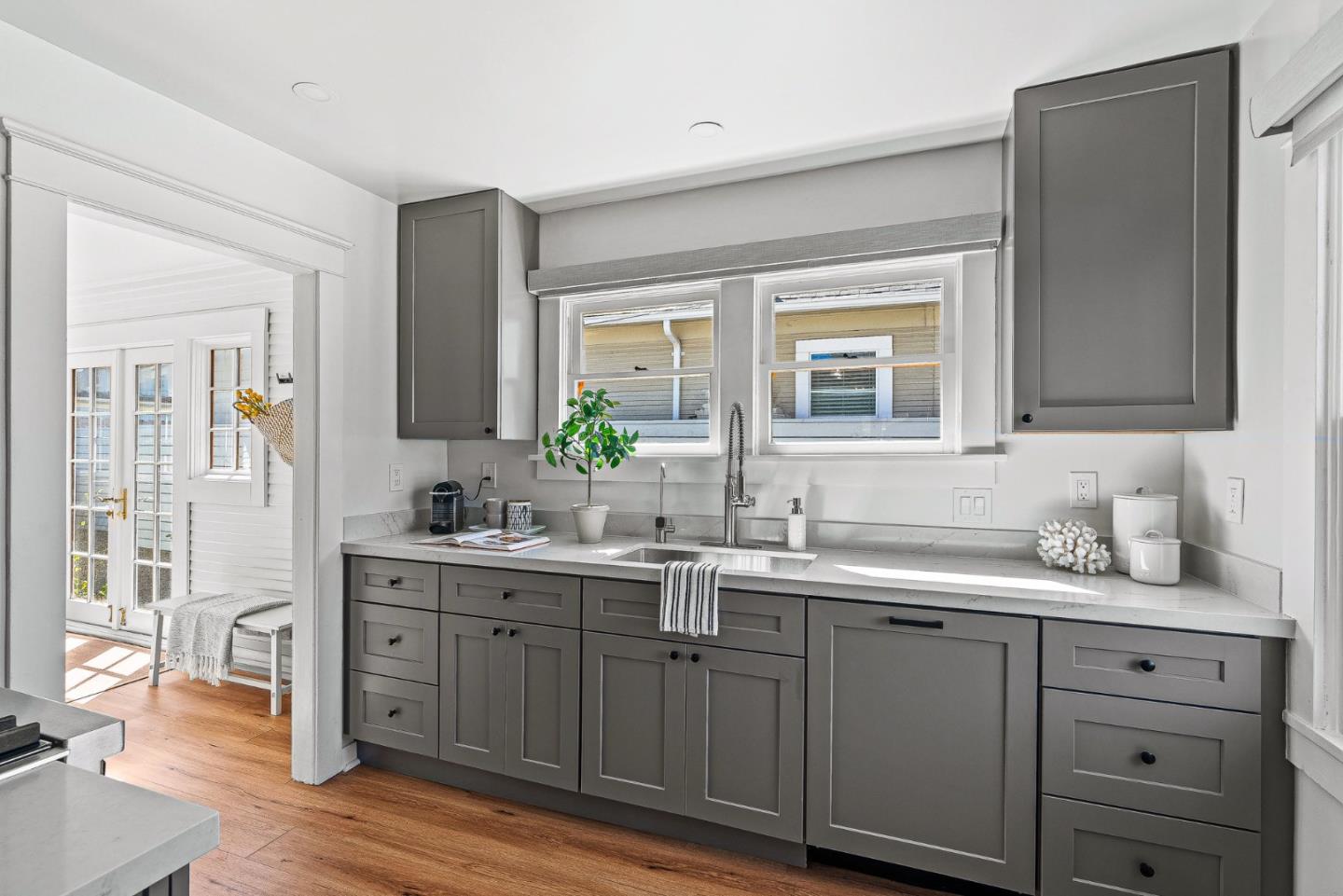 Detail Gallery Image 6 of 31 For 791 Spruce Ave, Pacific Grove,  CA 93950 - 4 Beds | 2 Baths