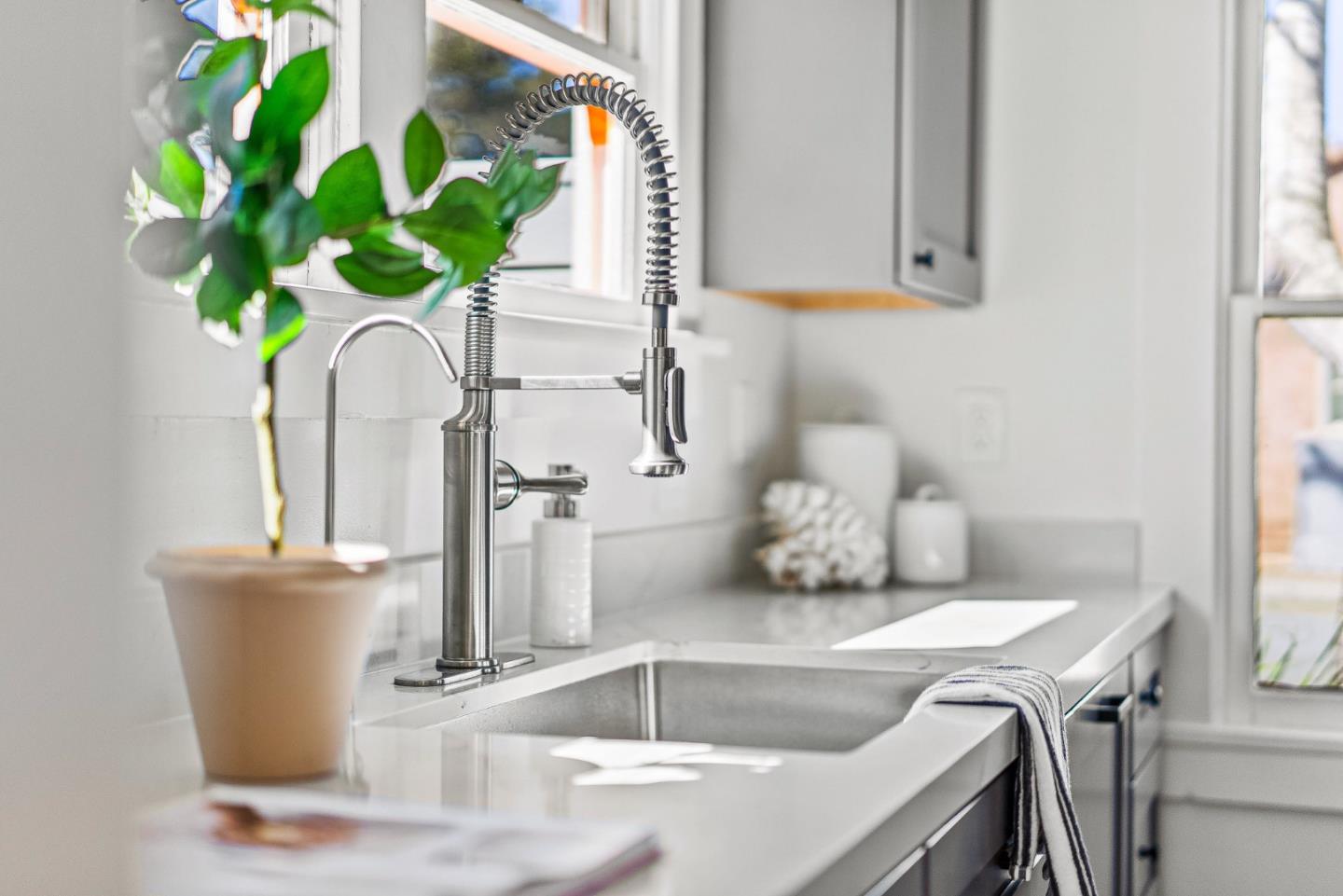 Detail Gallery Image 7 of 31 For 791 Spruce Ave, Pacific Grove,  CA 93950 - 4 Beds | 2 Baths