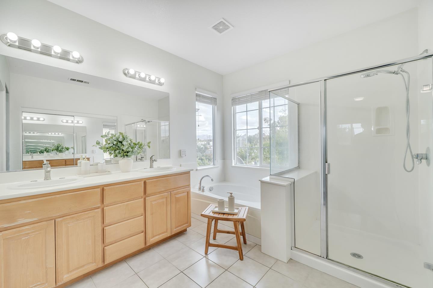 Detail Gallery Image 21 of 39 For 1070 Bramblewood Ln, San Jose,  CA 95131 - 5 Beds | 4 Baths