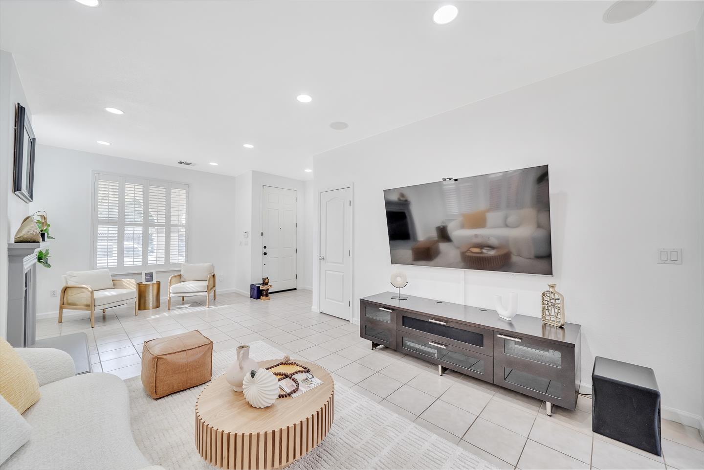 Detail Gallery Image 3 of 39 For 1070 Bramblewood Ln, San Jose,  CA 95131 - 5 Beds | 4 Baths