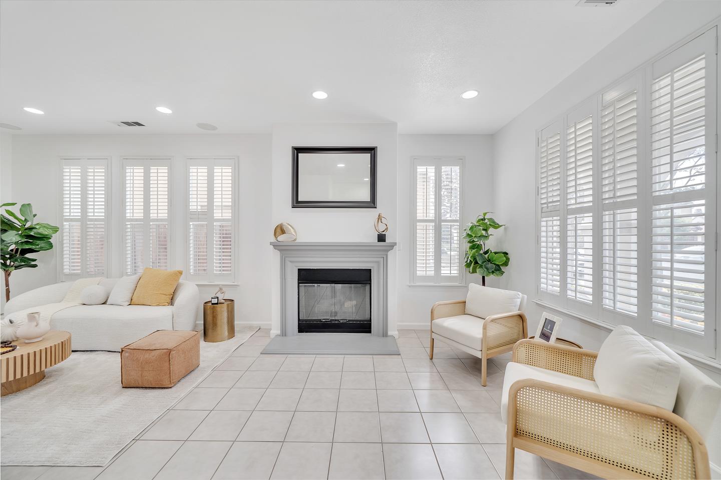 Detail Gallery Image 5 of 39 For 1070 Bramblewood Ln, San Jose,  CA 95131 - 5 Beds | 4 Baths