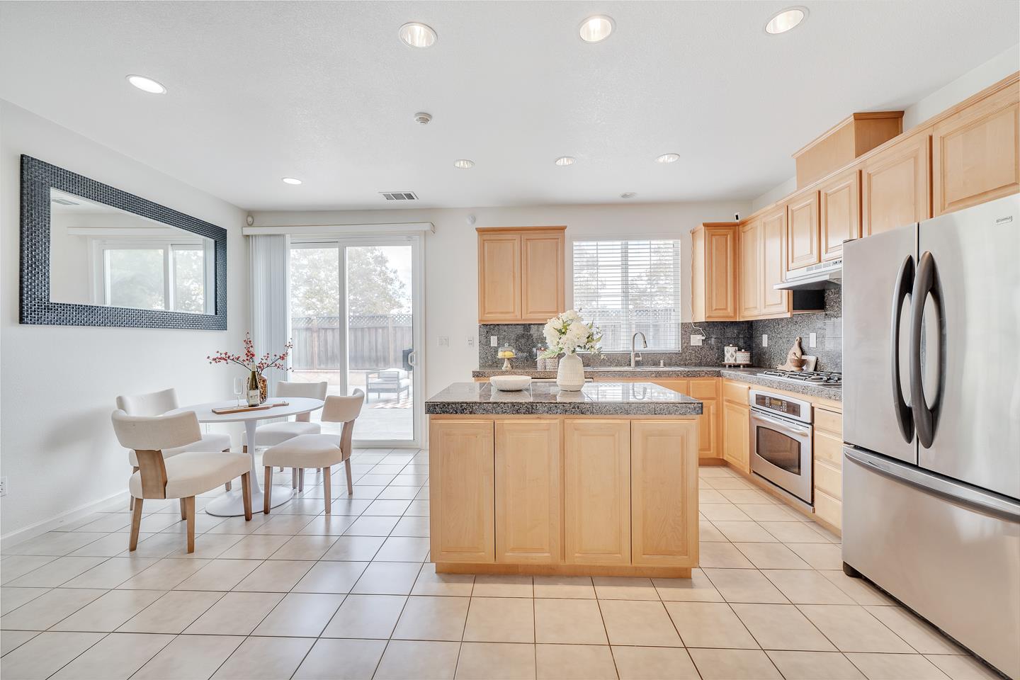 Detail Gallery Image 8 of 39 For 1070 Bramblewood Ln, San Jose,  CA 95131 - 5 Beds | 4 Baths