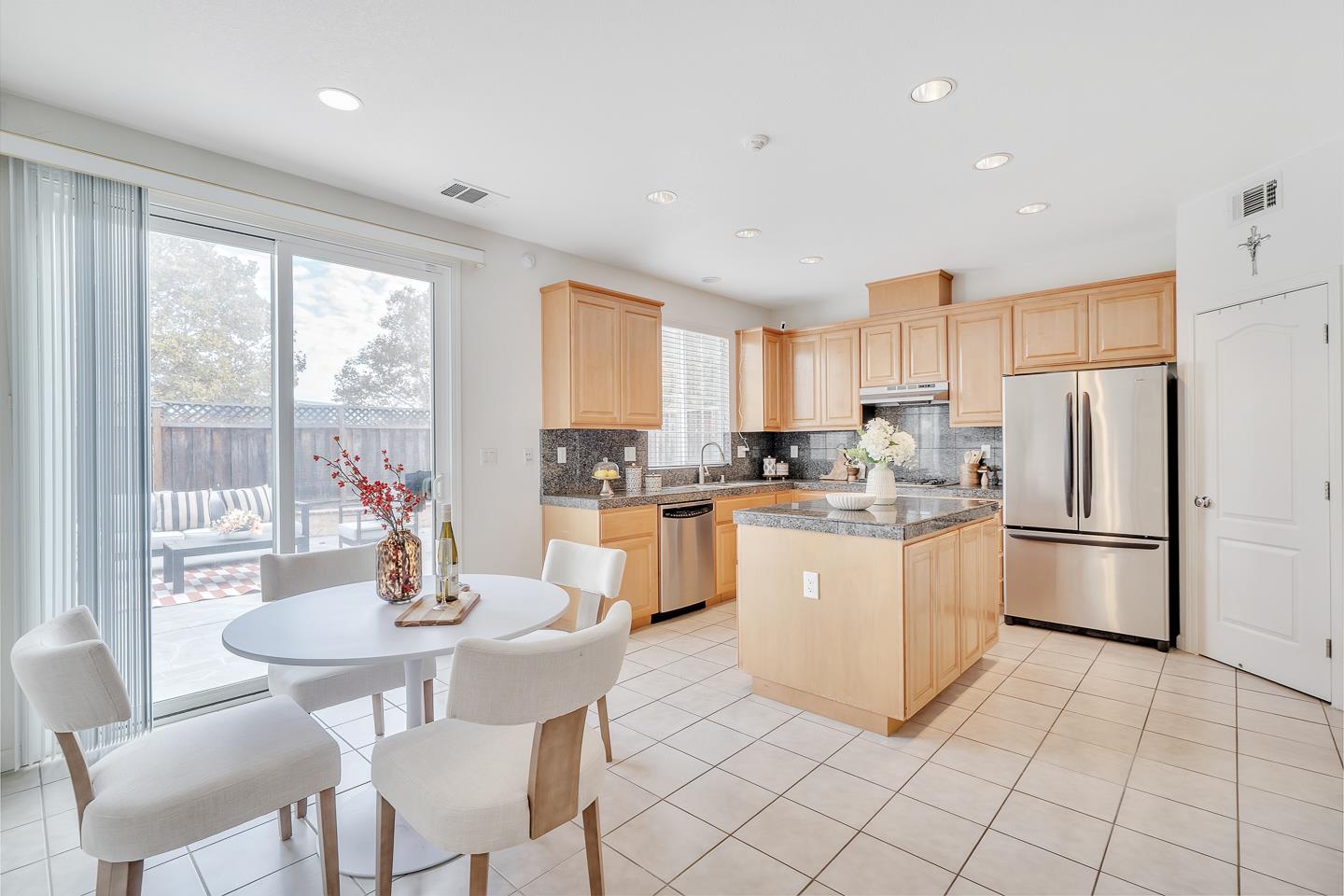 Detail Gallery Image 9 of 39 For 1070 Bramblewood Ln, San Jose,  CA 95131 - 5 Beds | 4 Baths