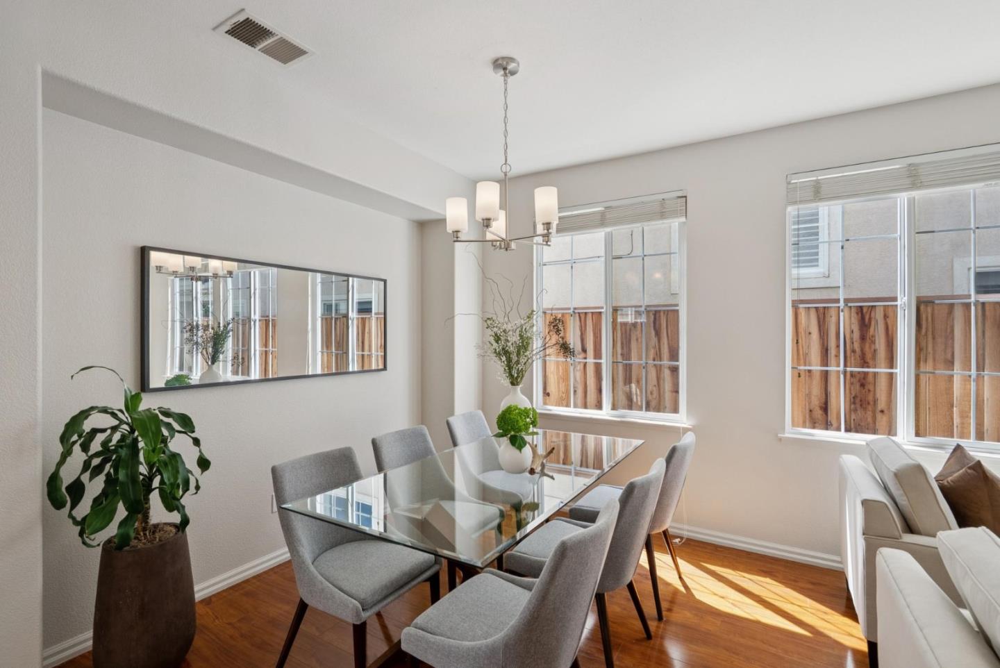 Detail Gallery Image 10 of 54 For 126 Bellflower Ln, Union City,  CA 94587 - 5 Beds | 3 Baths