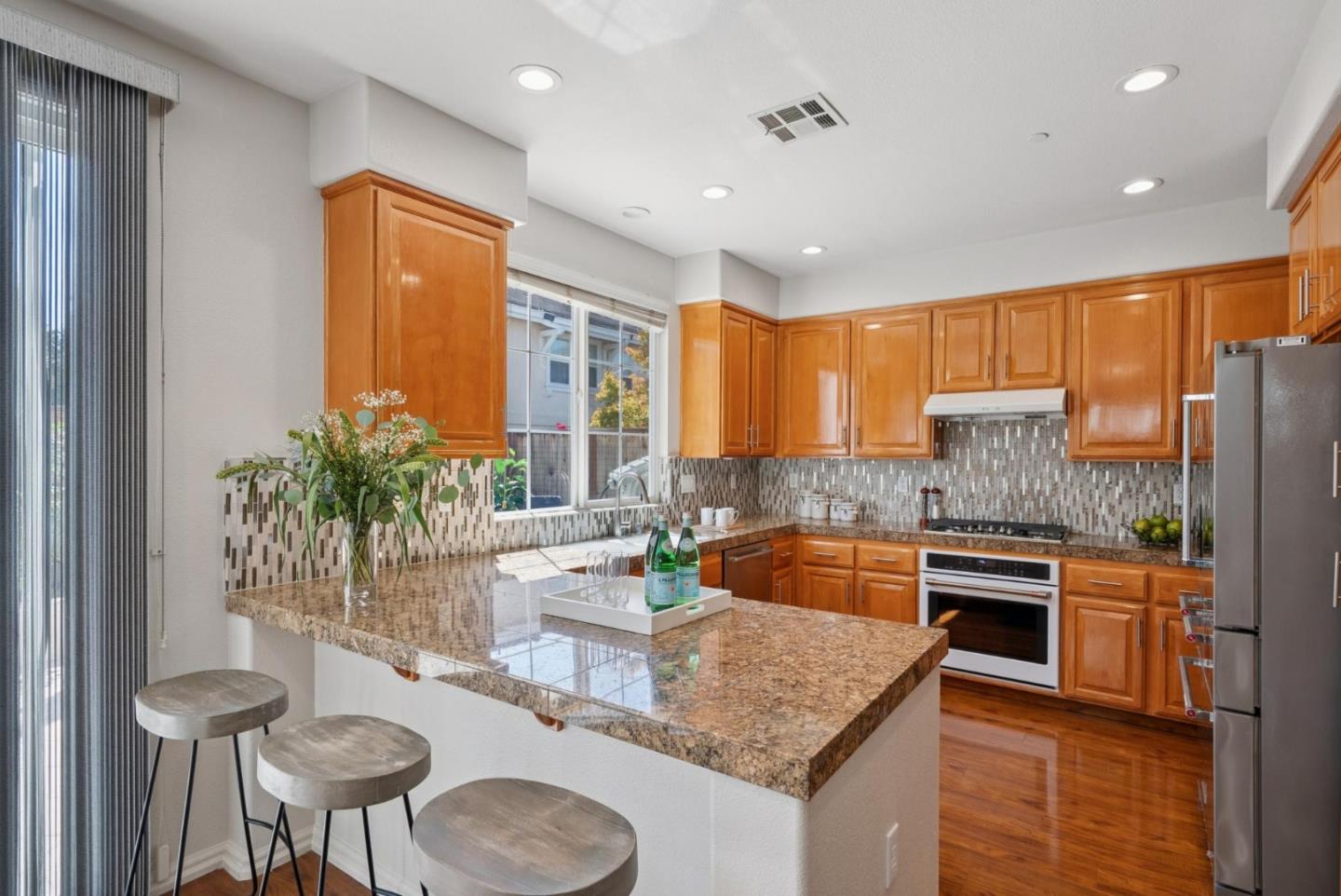 Detail Gallery Image 13 of 54 For 126 Bellflower Ln, Union City,  CA 94587 - 5 Beds | 3 Baths